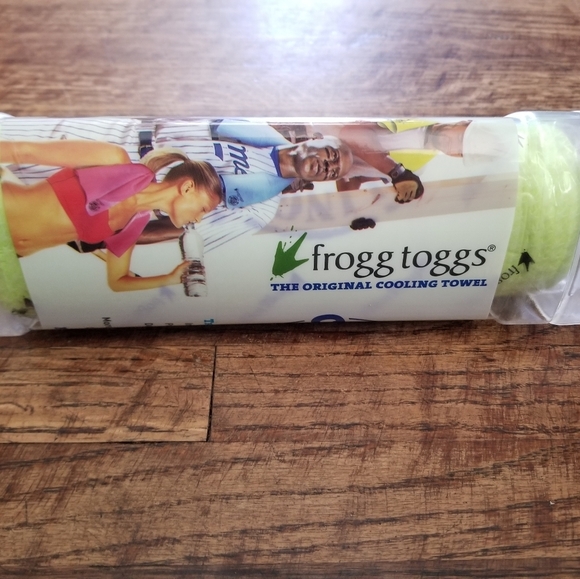 Frogg Toggs Towel - Picture 1 of 3
